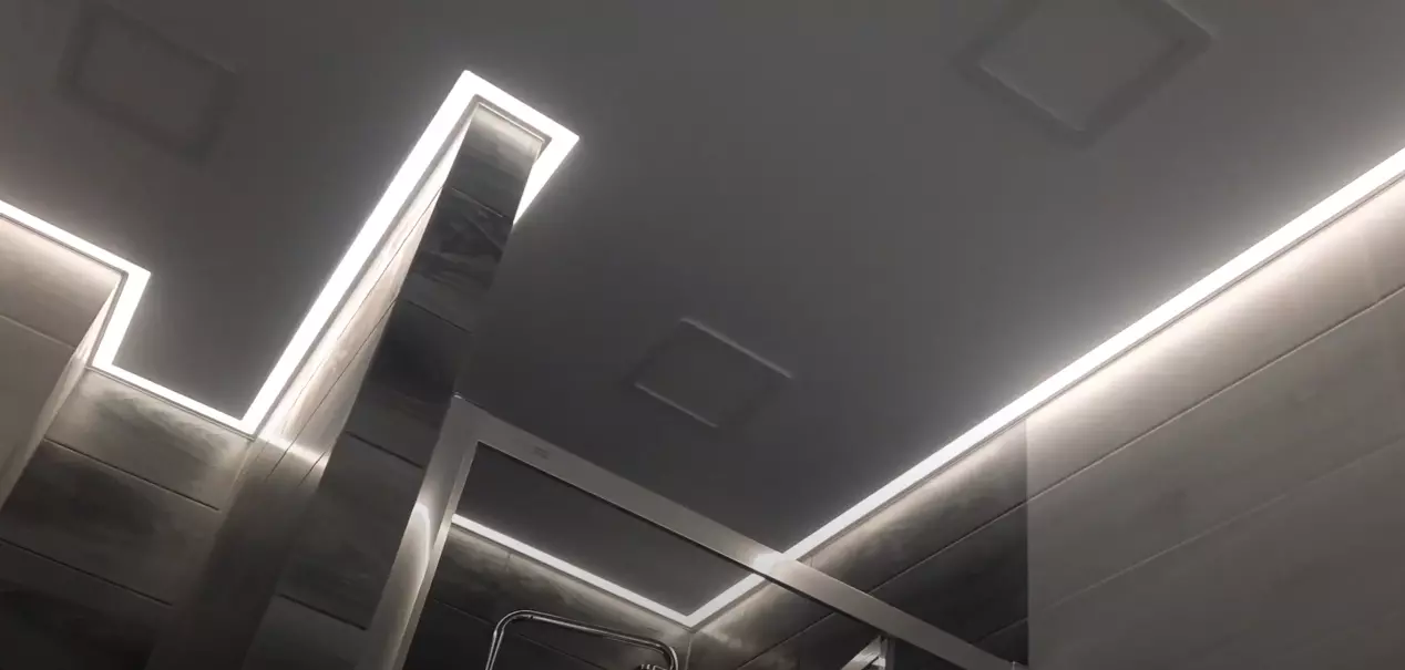 Натяжной потолок с контурной подсветкой внутри для ванной