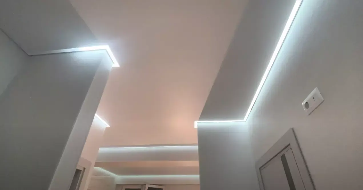 Натяжной потолок LumFer со световыми линиями — Москва, Новокуркинское шоссе, 1, фото 2